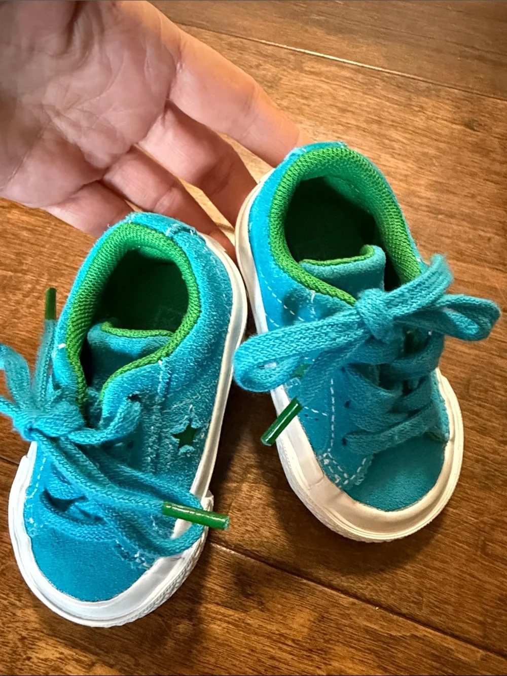 Converse Turquoise/Green One Star 2V OX Suede Sneakers, size 2
